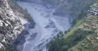 নেপালে আকস্মিক বন্যায় ঘরবাড়ি বিধ্বস্ত; হেলিকপ্টারে বাসিন্দাদের উদ্ধার